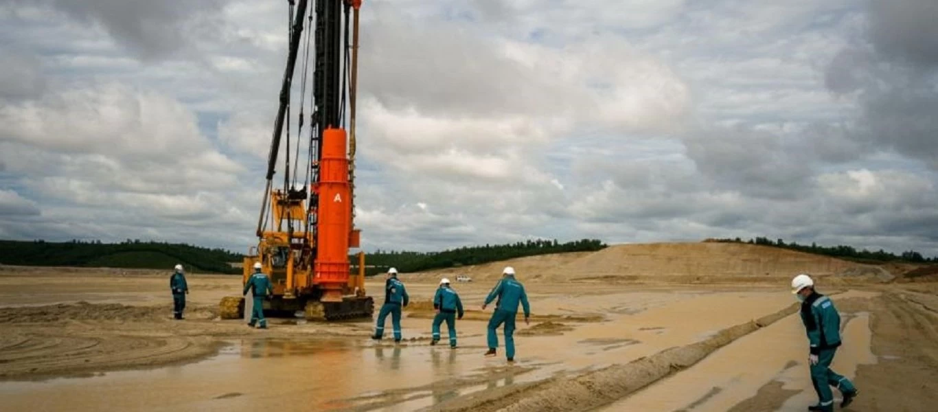 Ξεκίνησαν οι εργασίες για την κατασκευή γιγαντιαίου πετροχημικού εργοστασίου στα σινορωσικά σύνορα (φώτο)